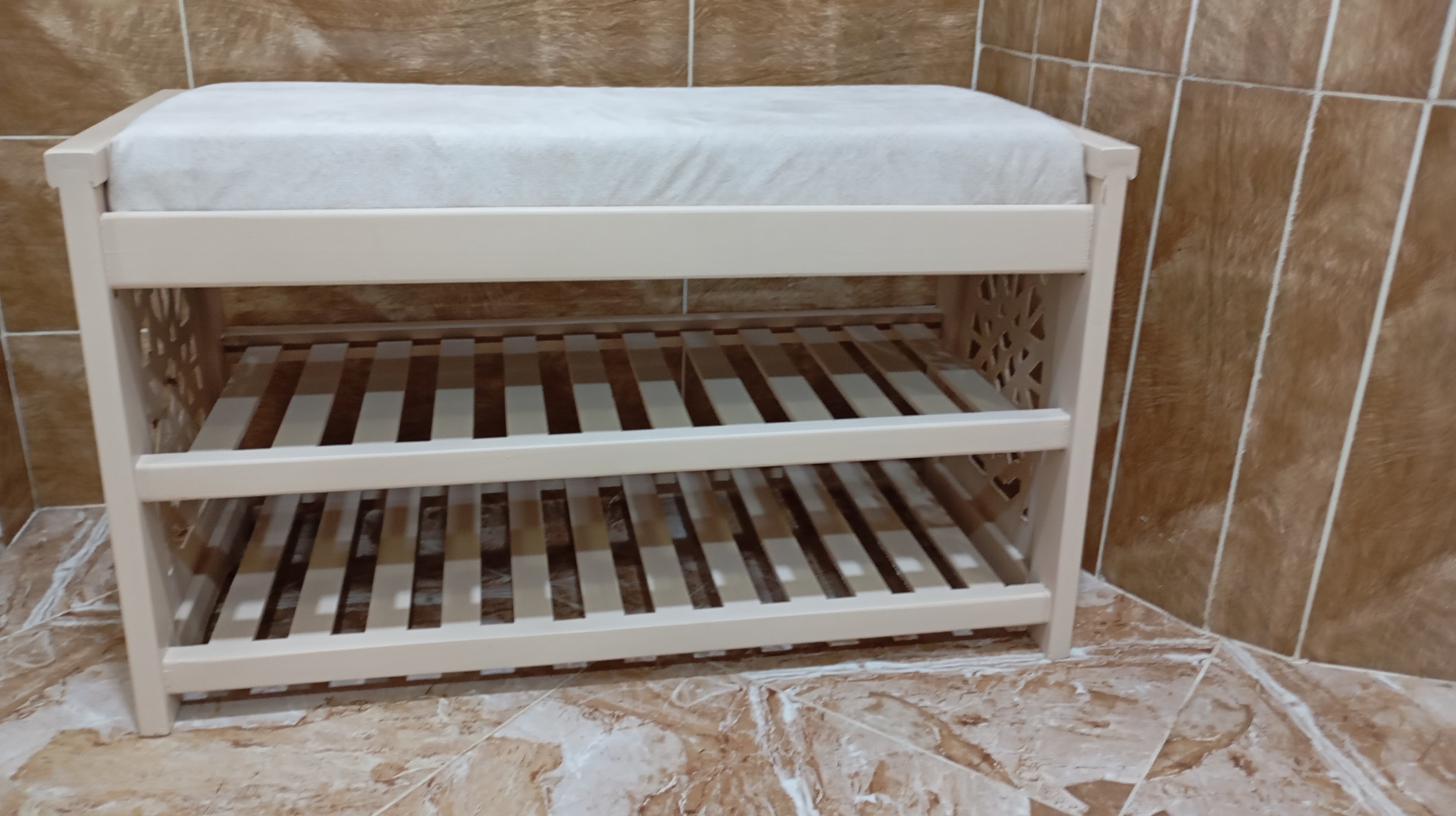حامل احديه عصري