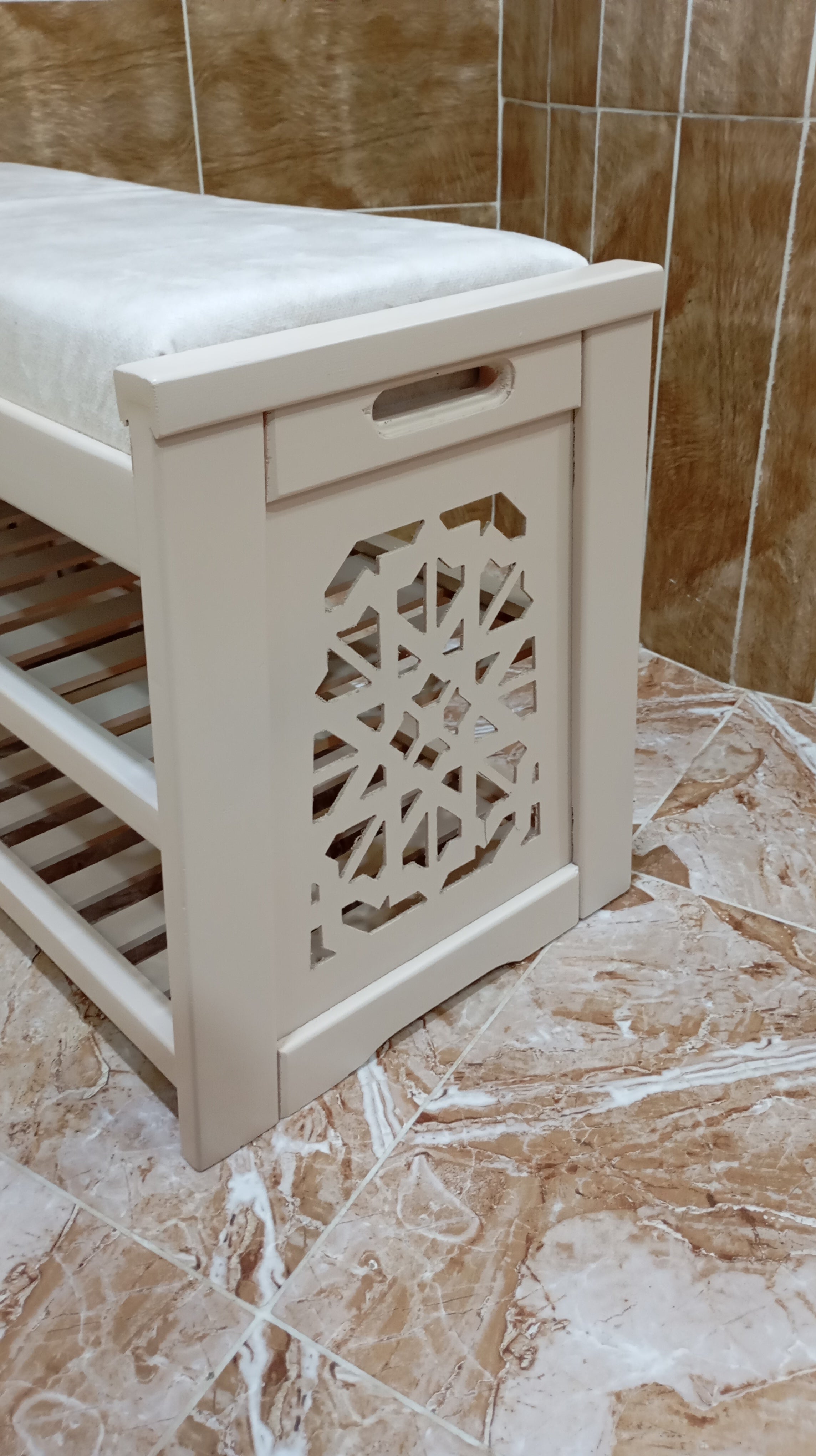 حامل احديه عصري